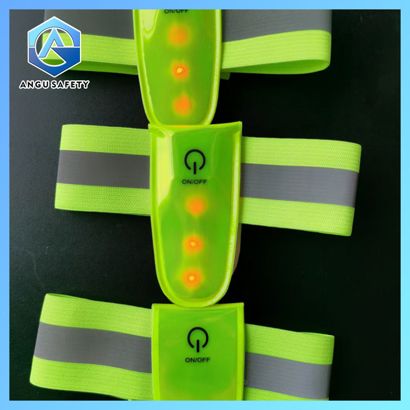 Пусть рюкзак со светодиодной светоотражающей клипсой осветит вашу линию безопасности на ночной дороге!